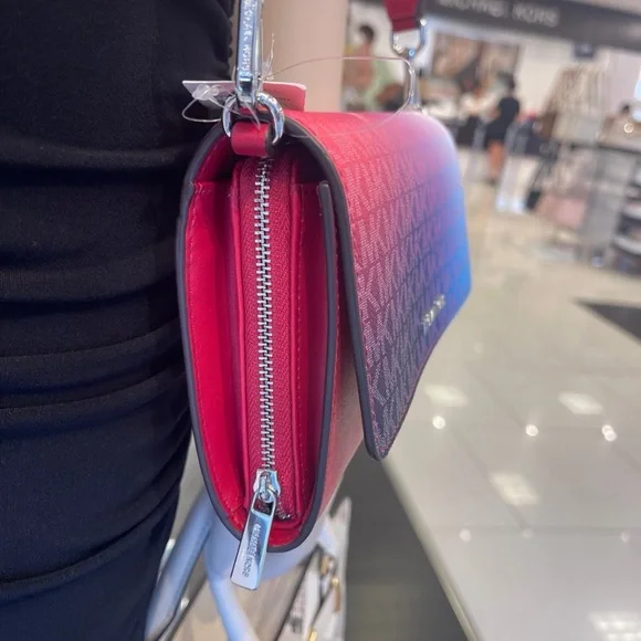 MICHAEL KORS Jet Set Large Ombré Signature Logo Crossbody Bag
Dark Raspberry - Picture 4 of 16